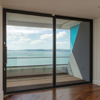 Interlocking aluminium sliding door