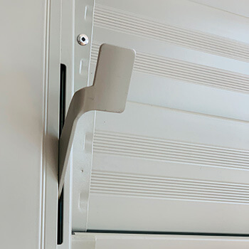 Louvre windows handle